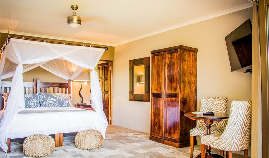 African Safari Lodge | Deluxe Suite 1: Deluxe River Unit - Bedroom