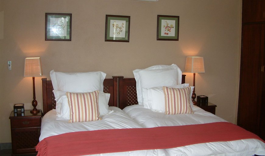 Luxury Suite 1: Luxury Suite 1 - Bedroom with 2 x twin beds