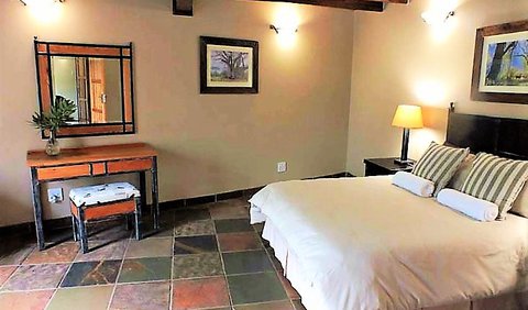 Red Ivory Cottage: Main bedroom