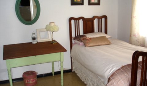 Farm House: Bedroom with a single bed