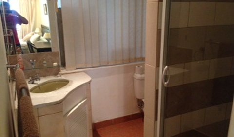 Corne's Corner: Corne's Corner bathroom with a shower.