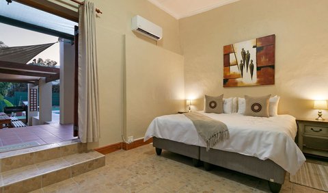 Queen-size Room 6 with en suite bathroom (Shower): Room 6 in Flat