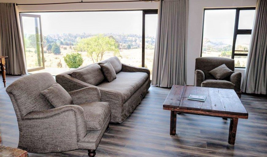 Maluti View Apartment: Maluti View Apartment - The lounge and dining area opens up onto wonderful vistas of the mountains.