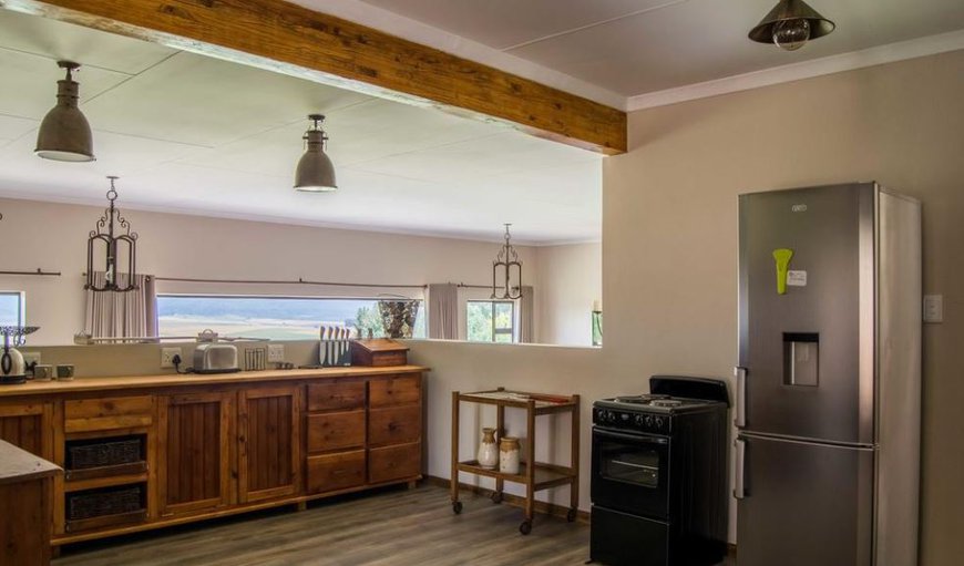 Maluti View Apartment - The kitchen is equipped with a fridge, stove, microwave, toaster and a kettle. Maluti View Apartment - The kitchen is equipped with a fridge, stove, microwave, toaster and a kettle.