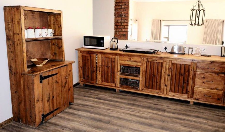 Maluti View Apartment - The kitchen is equipped with a fridge, stove, microwave, toaster and a kettle. Maluti View Apartment - The kitchen is equipped with a fridge, stove, microwave, toaster and a kettle.