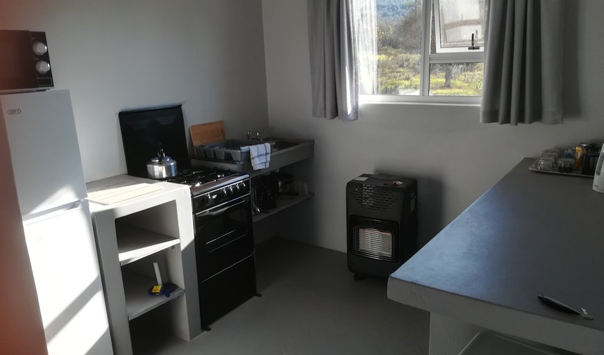 Loerie Self-Catering Room-en-suite: Crane and Loerie - Kitchenette