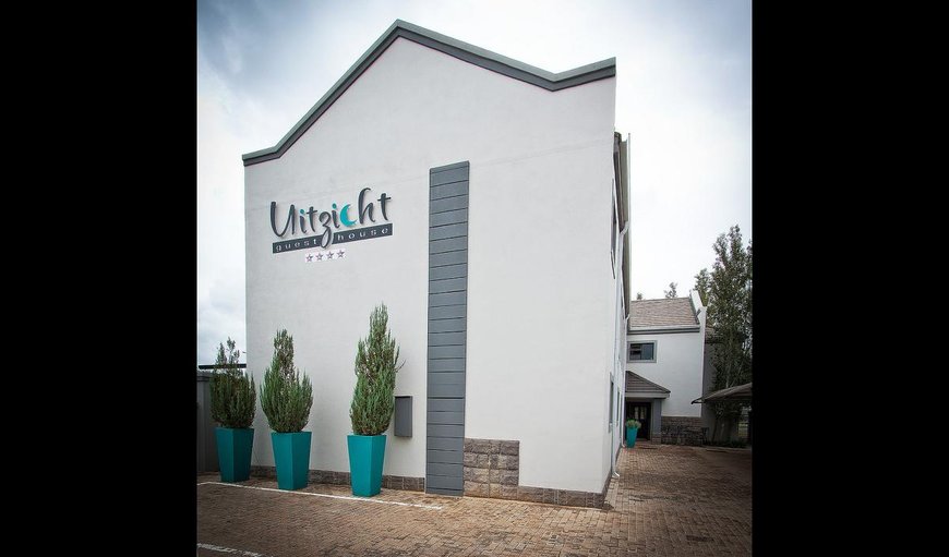 Welcome to Uitzicht Guesthouse in Kimberley, Northern Cape, South Africa