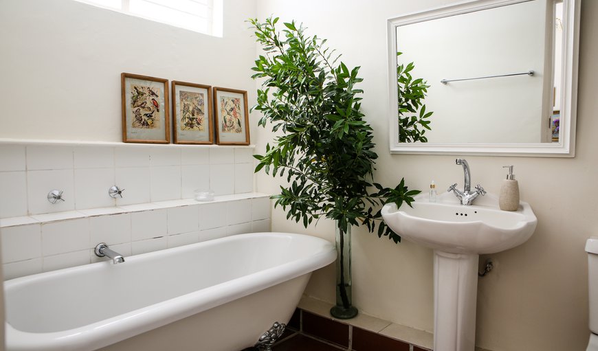 Cape Dutch Manor House: Manor House Room 2 Bathroom