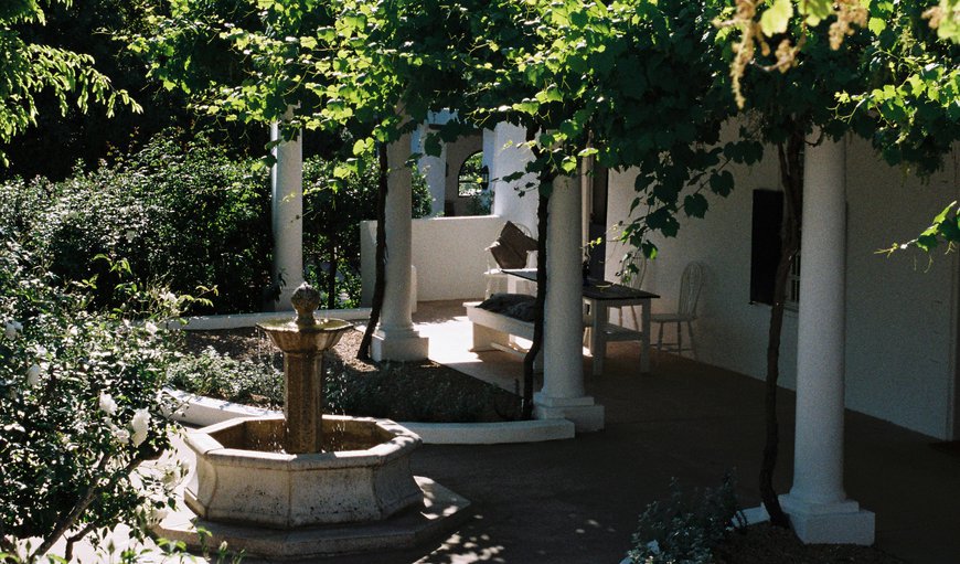 Family Cottage with a Pool View: The Fountain in the Courtyard