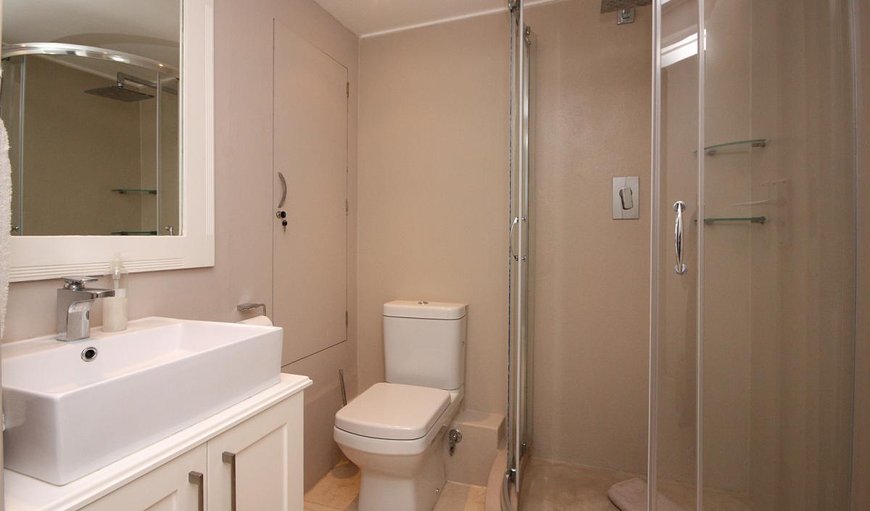 Bayview Apartment 104: The room has an en-suite bathroom