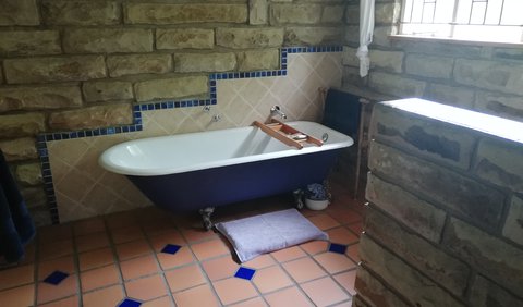 Kosmos: Bathroom with a bath