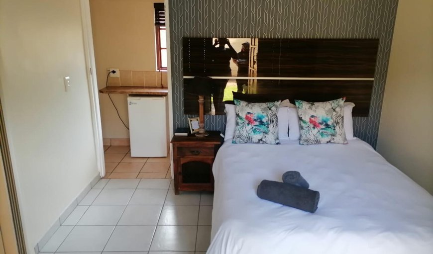 Twin Rooms Shower Only: Twin Rooms Shower Only - Bedroom with 2 single beds