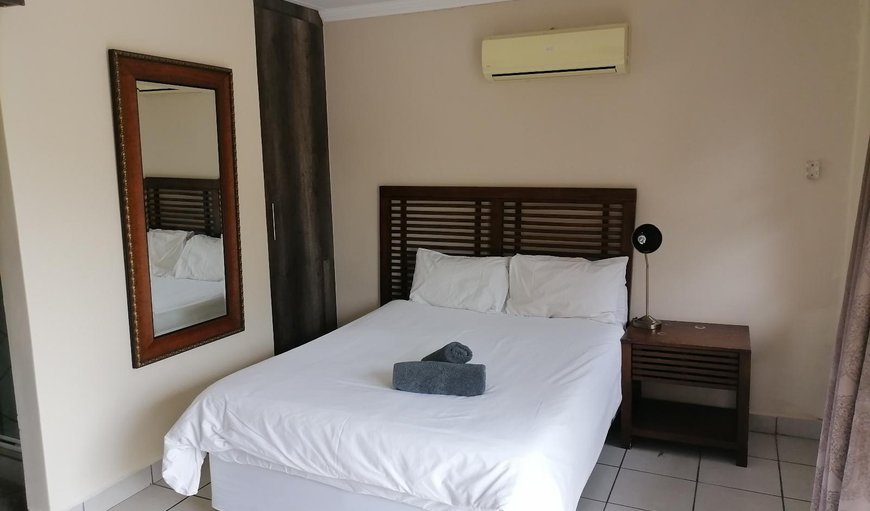 Double Room Shower Only: Double Room Shower Only - Bedroom with a double bed