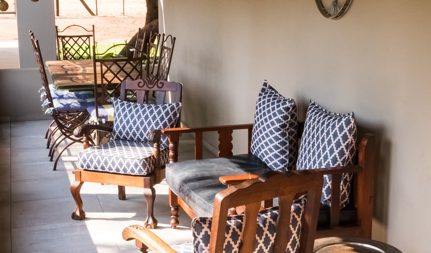 Pophuis: Pophuis - The house features a covered veranda with an outdoor seating area.