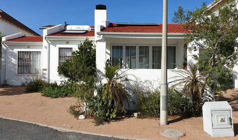 Jaloersbaai - Beach Cottage 4 Sleeper: The Cottage