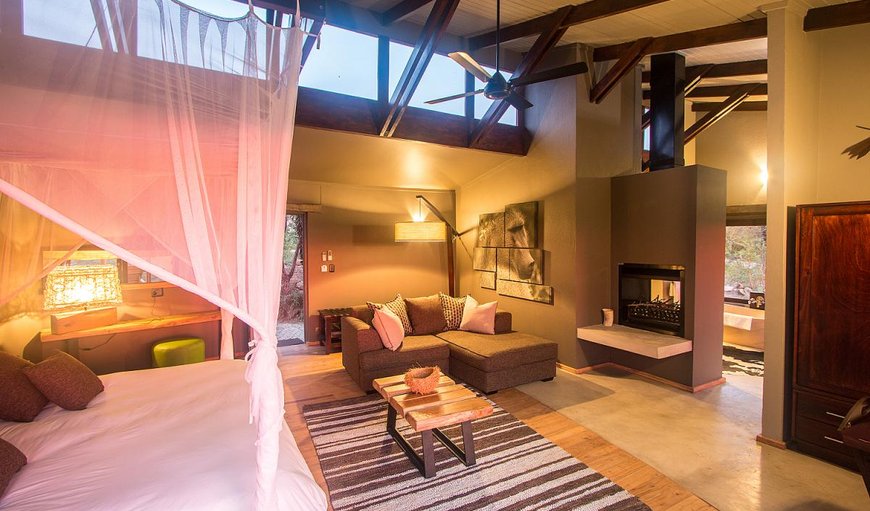 Luxury Bush Villa - excluding levies: Luxury Bush Villa with a king size bed and a fireplace.