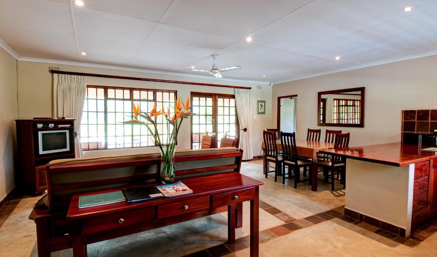 Cottage - The lounge, kitchen and dining area are open plan, of which the lounge opens up onto a large verandah. Cottage - The lounge, kitchen and dining area are open plan, of which the lounge opens up onto a large verandah.