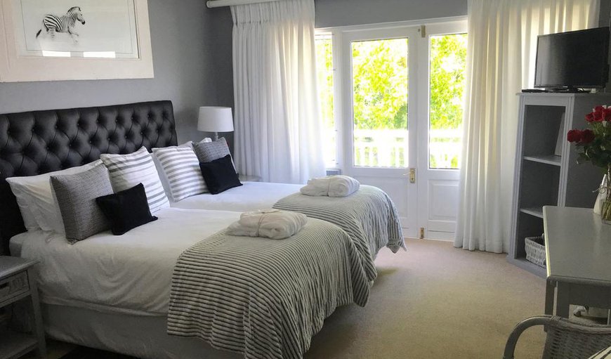 Luxe Lagoon & Sea Facing King/Twin Room - Bedroom with a king size bed or 2 single beds (please request) and a 3/4 sleeper couch for a 3rd guest Luxe Lagoon & Sea Facing King/Twin Room - Bedroom with a king size bed or 2 single beds (please request) and a 3/4 sleeper couch for a 3rd guest