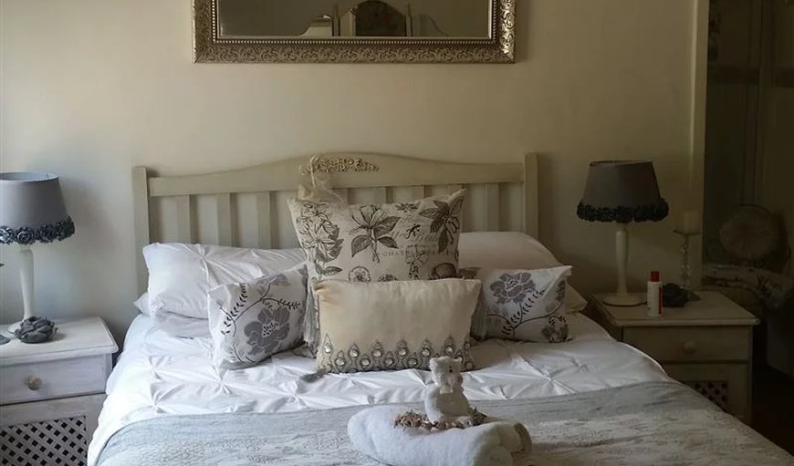 Cottage Le Petit Parys: Bedroom with Double Bed