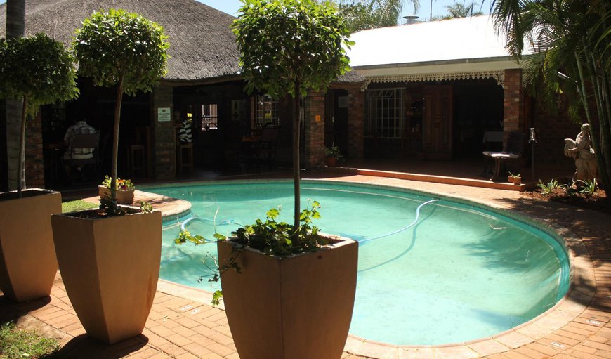 The Quilt Boutique Hotel features an outdoor swimming pool