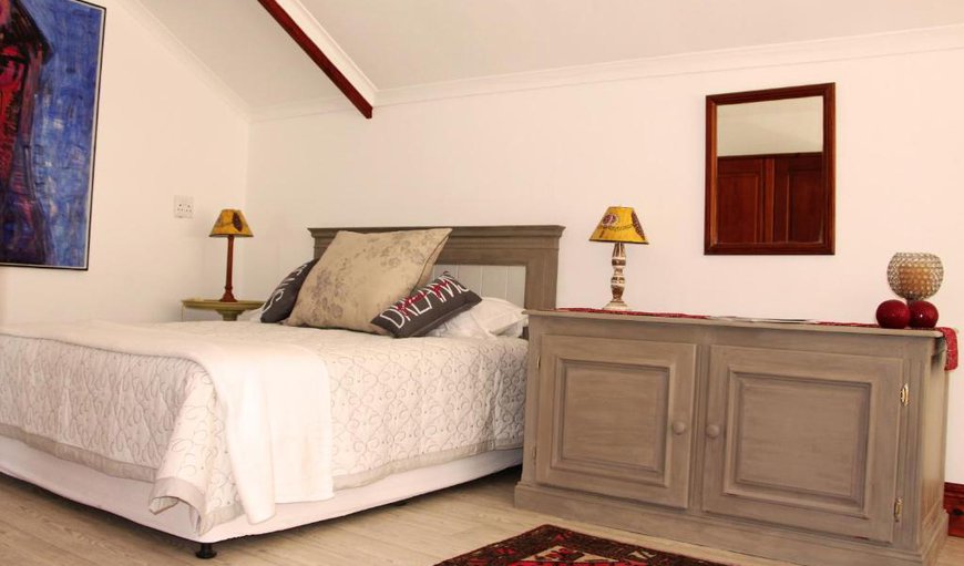 Buckhouse Elegant Village Apartment: Upstairs open plan area with a queen size bed