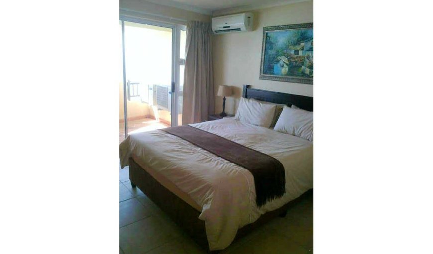 2 Bedroom Self Catering Apartment: Bedroom with Queen Size Bed