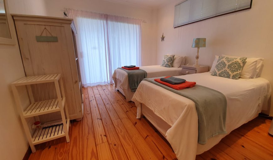Mar Azul 21: Bedroom with twin beds