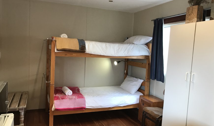 Katze Shared Dormitory Bed: Katze Dormitory - Bunk Beds