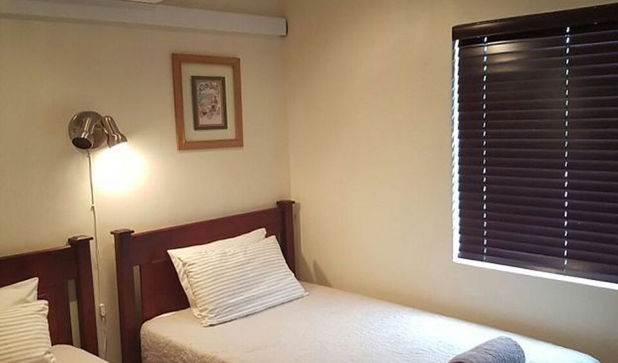 Olive Garden Twin Room: Bedroom with 2 single beds