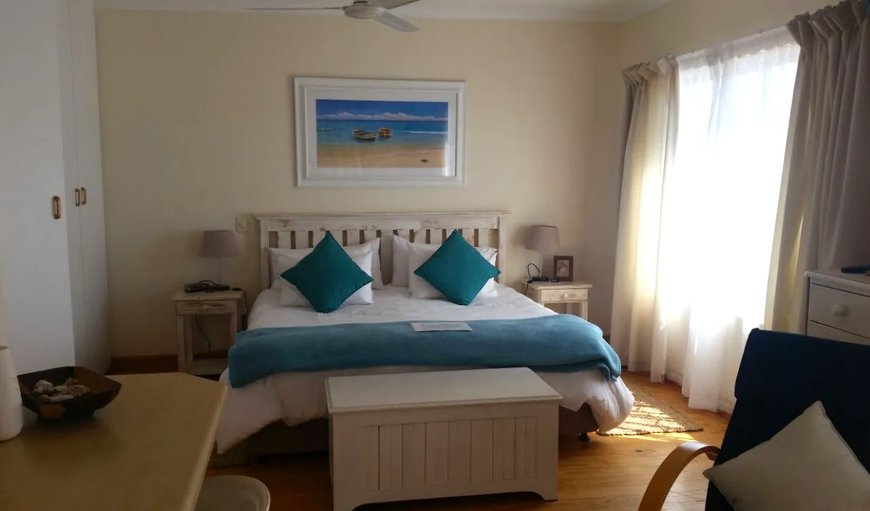 Partridge Place: The bedroom contains a king size bed or 2 single beds