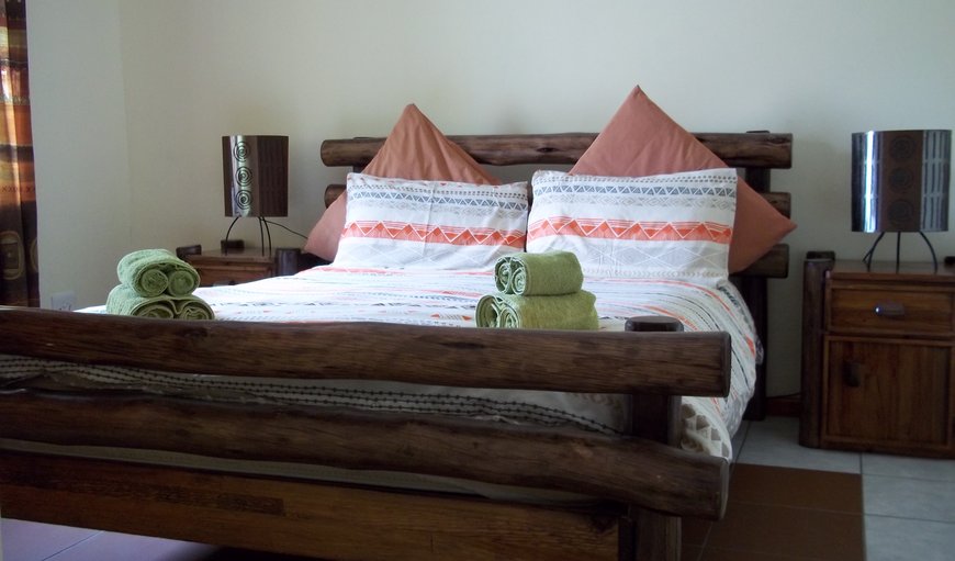 2. Hoanib: Bedroom with double bed