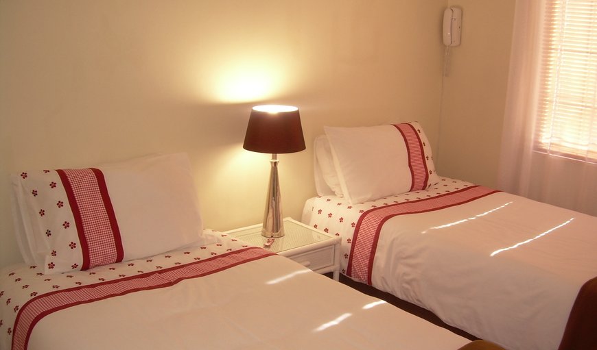 Self-catering Cottage (3 Sleeper): Country Cottage, King size bed can be converted to 2 single beds
