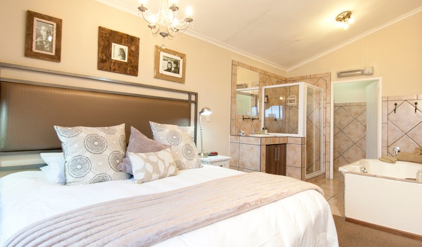 Honeymoon - Lagoon View 2nd Floor A/C: Luxury Honeymoon room 4, 2nd floor, featuring a furnished balcony with spectacular views over the Knysna lagoon.