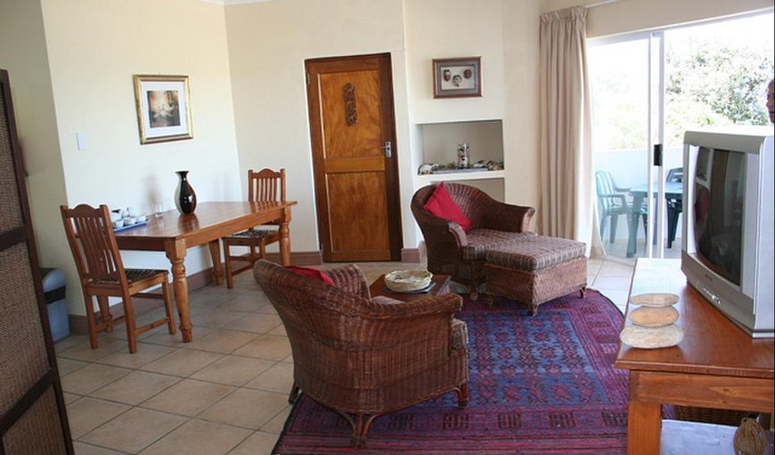 Whale Watch and lounge area, is equipped with comfortable furniture and a large television with DSTV. Whale Watch and lounge area, is equipped with comfortable furniture and a large television with DSTV.