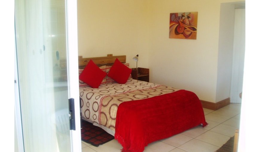 Cowley Shell room features a queen-size bed and comfortable lounge chairs to relax in after a hard day of holidaying. Cowley Shell room features a queen-size bed and comfortable lounge chairs to relax in after a hard day of holidaying.