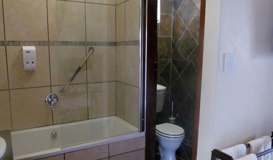 Double room with shower: Double/Twin Shower/Bath combo, Balcony
