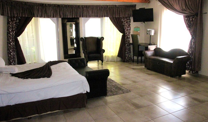 Villa 2 Bridal Suite: Villa 2 Bridal Suite - Bedroom with a king size bed