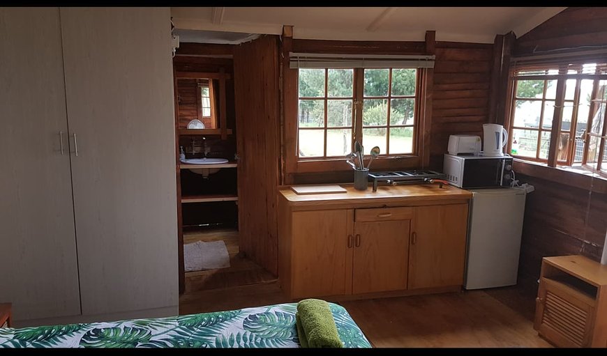 2 Sleeper  Comfort Cabin: 2-sleeper Self-catering Cabin kitchenette area.