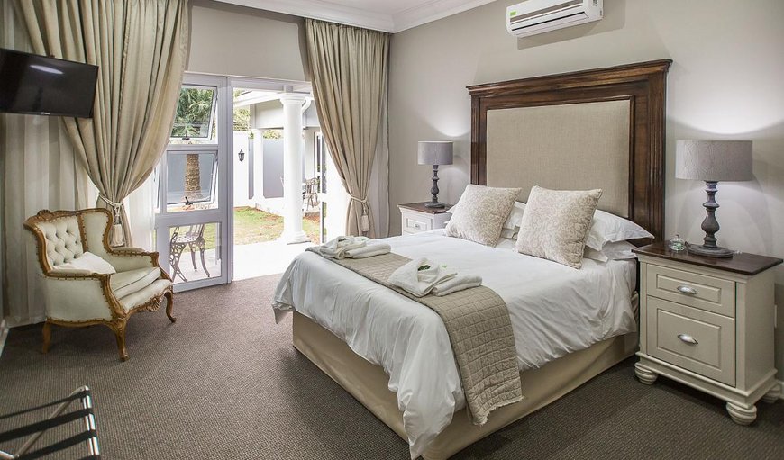 Luxury Queen Room: Luxury Queen Room with queen size bed, WIFI, DSTV, air-con and hair dryer.