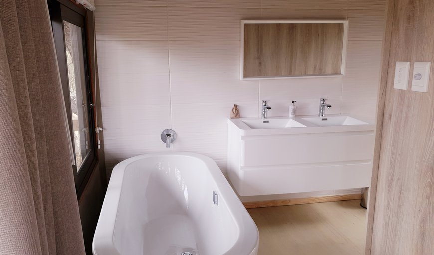 Luxury Tented Suite 2 - Double/Twin: Bathroom-Luxury Tented Suite