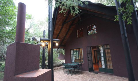 2 Bedroom with Loft: 2 Bedroom Chalet with Loft with a built in braai.