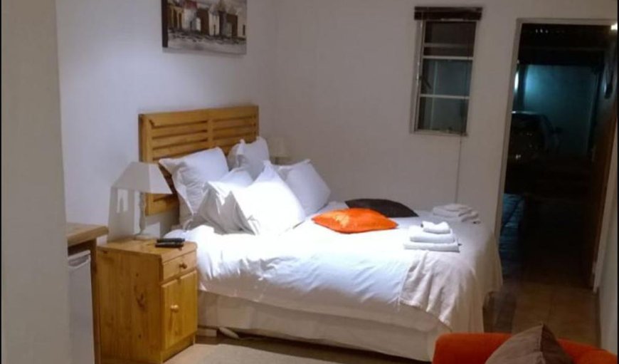 Unit 2 Standard Twin Room: Apt 2 Standard Double Room - Room with a double bed