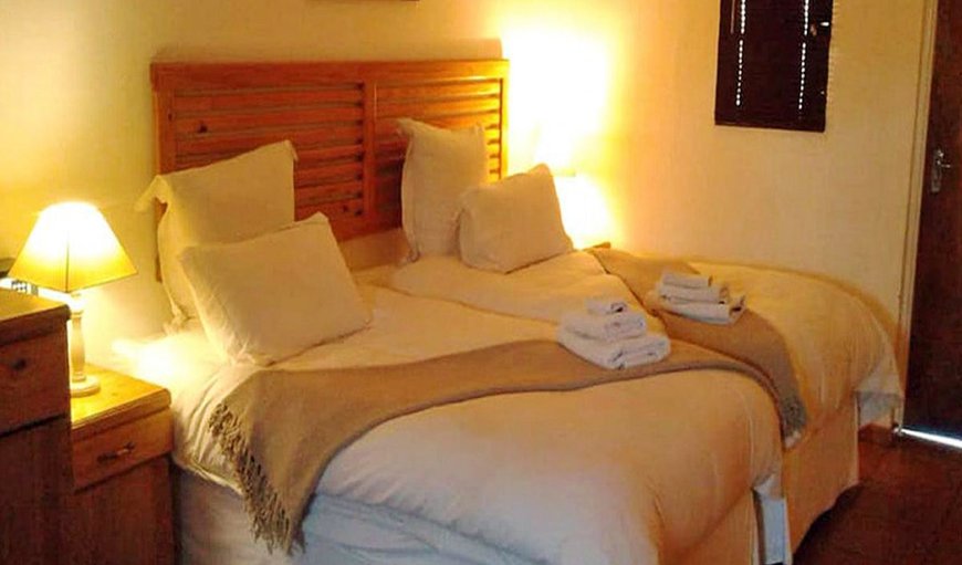 Unit 3 Standard Double Room: Apt 3 Standard Twin Room - Bedroom with twin beds
