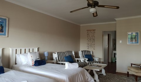 Family Suite: Twin beds and living room