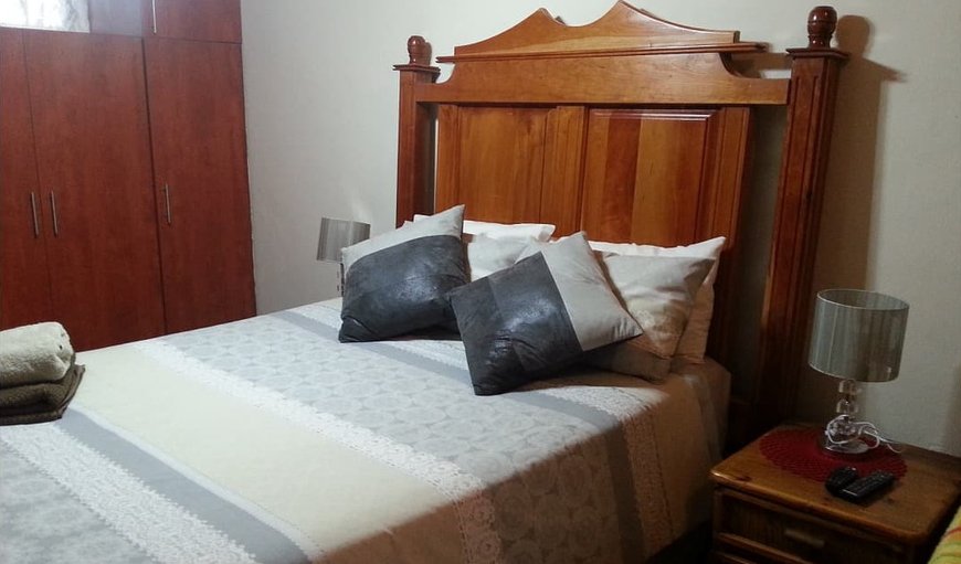 Self-catering Units: Self-catering Units - Each unit is furnished with a Queen size bed and a single bed.