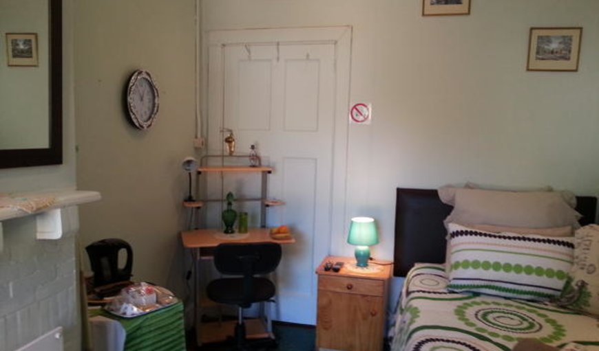 Single Room: Single Room - Bedroom