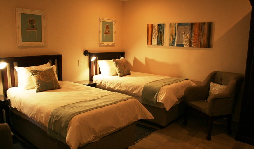 Standard Twin Room: Twin Bedroom