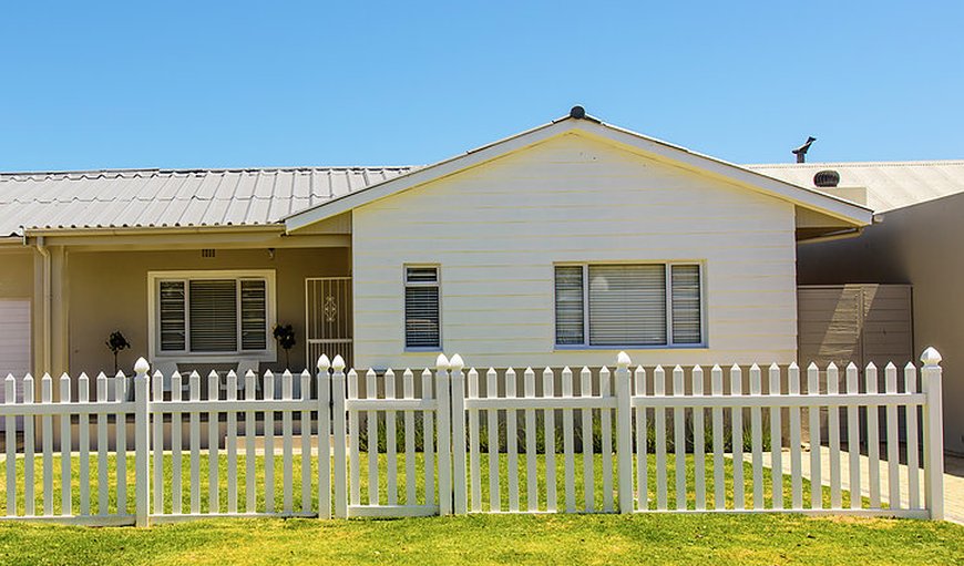 Sunshine Cottage: The Cottage has a secure fence