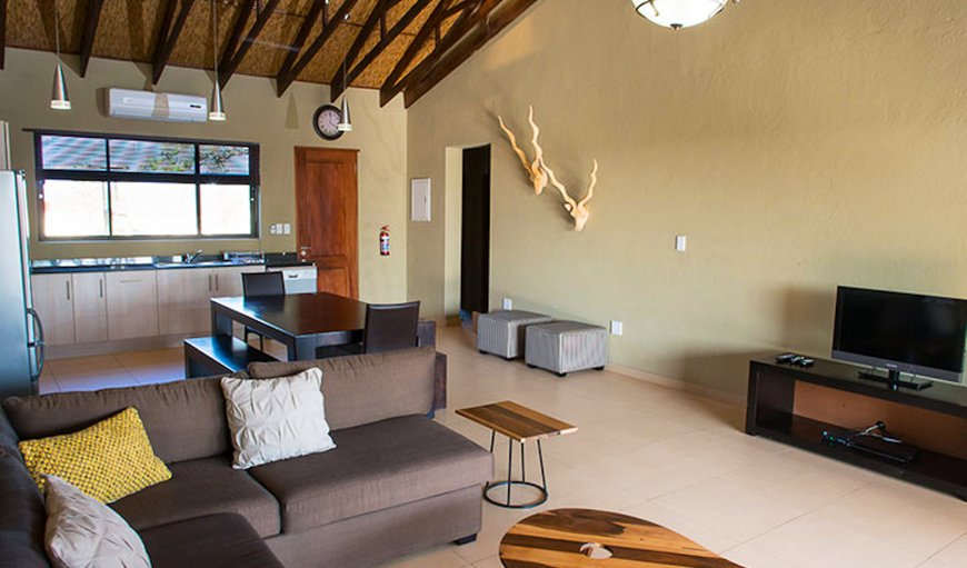 2 Bedroom Bush Chalet with Loft: 2 Bedroom Bush Chalet with Loft - Lounge