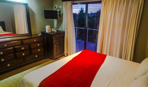 Luxury Suites: Luxury Suite - Bedroom View